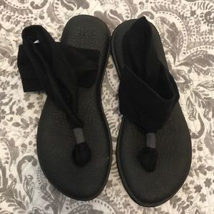 Sanuk sandals black